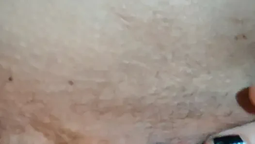 Lusi tatminsiz evli kadın kocasını aldatmayı düşünüyor