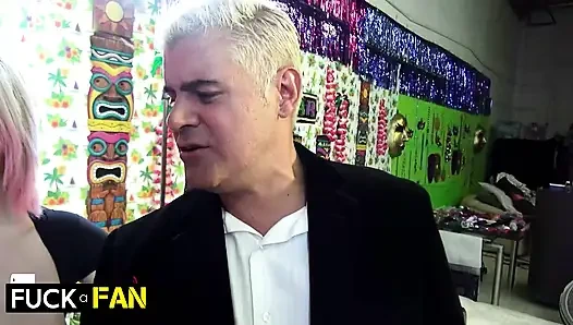 Üç ıslak ağız bir sert yarak oyuncağı, Megan ve Siri Ricky'i kurutuyor!