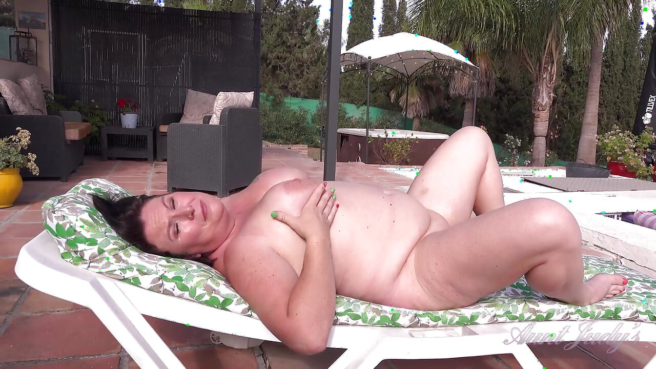 A Naughty Poolside Interview with Busty MILF JoJo Robinson