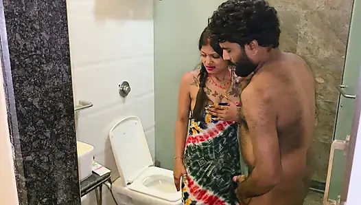 Desi Indian House wife ko husband ne baathroom main bahut pela