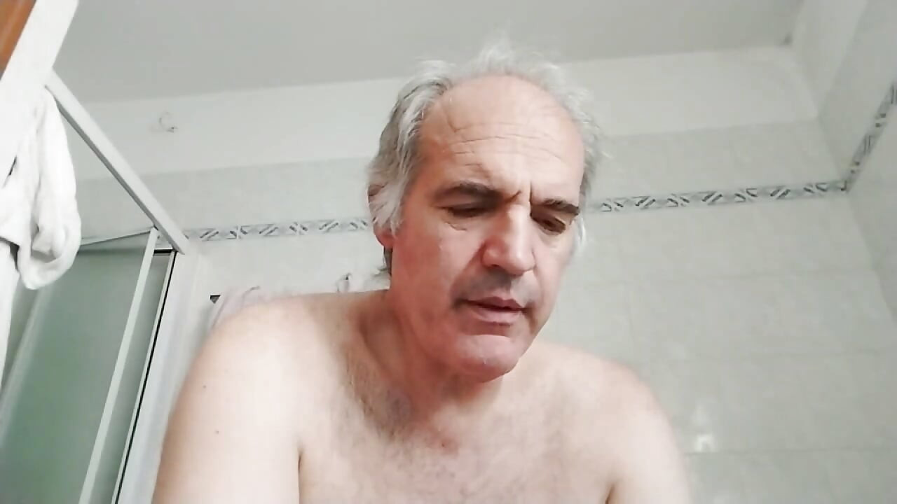Moje lice, moj kurac i moji pazusi u prvom planu!