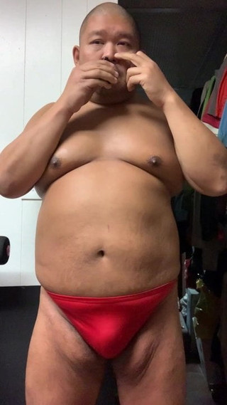 Menyentuh diri saya bikini merah