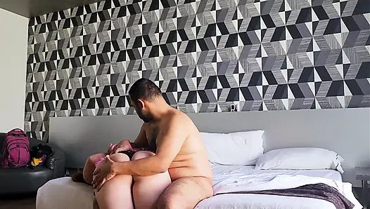 Из задницы в рот симпатичной маленькой задницей шлюшки доминируют и дисциплинируют перед глотанием каждой последней капли спермы