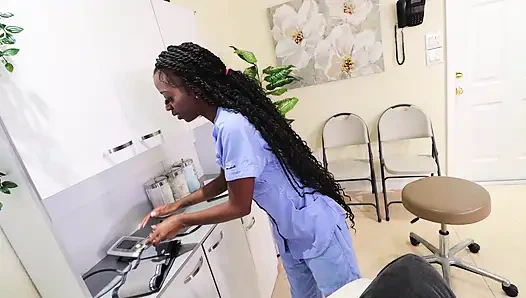 Suster nakal ini dientot habis-habisan sama suster nakal