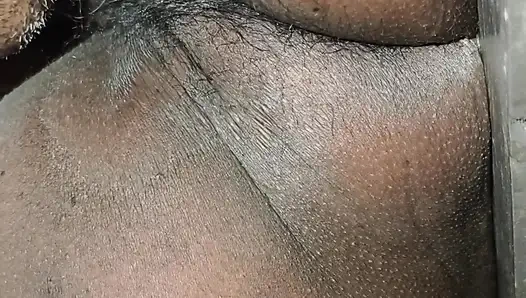 Mallu kız en iyi pozisyonunda parmaklıyor ve