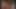 Devote schlampe mit handschellen lutscht an den knien, nimmt massive gesichtsbesamung
