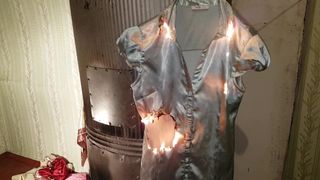 Brennende Satin-Kleidung