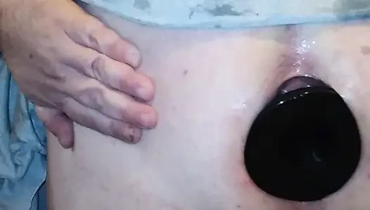 Büyük zenci yarağı şişman kadın kılıklı götünü genişletiyor