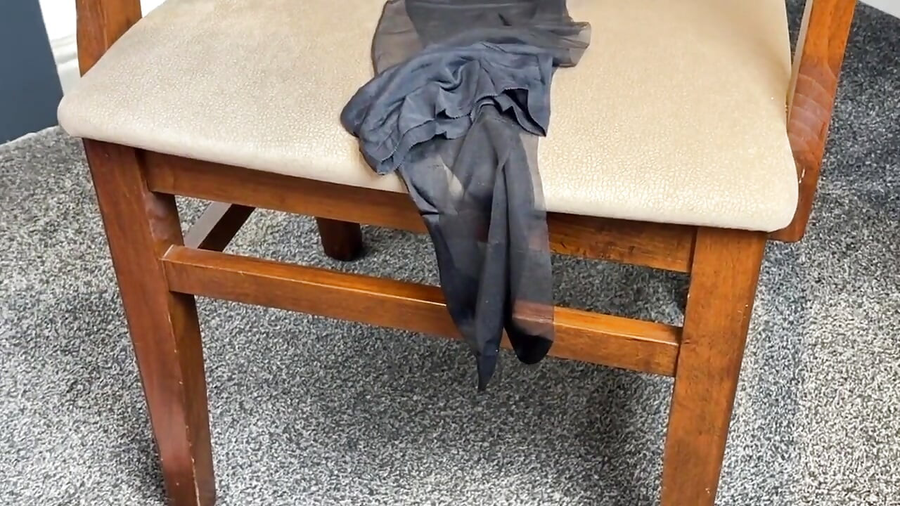Vgq23 Aunty Sandra Putting on Her Classic Seamed Stockings
