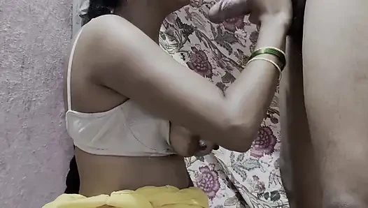 Marathi evli kadın ağzın derinliklerinde yarak emiyor