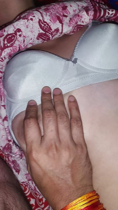 Video rekaman seks gadis desa india dengan memek sempit dientot habis-habisan