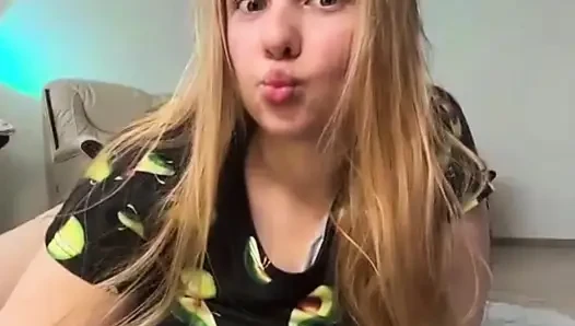Раздвинула великолепную киску с Jucielussie