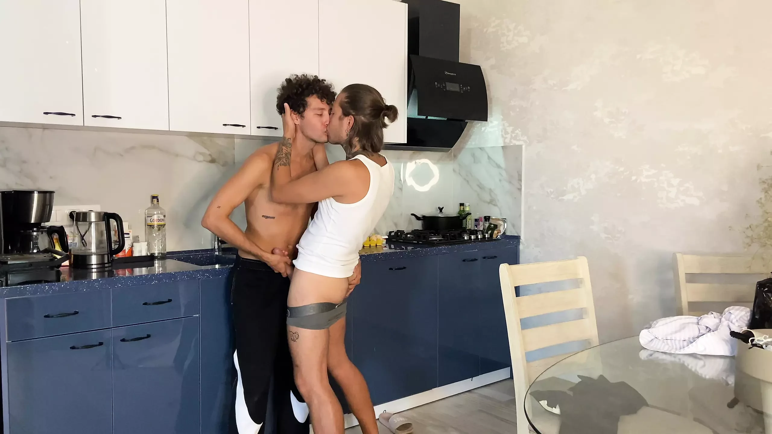 Harryjen – ayah datang dan bercinta di dapur tanpa pelana