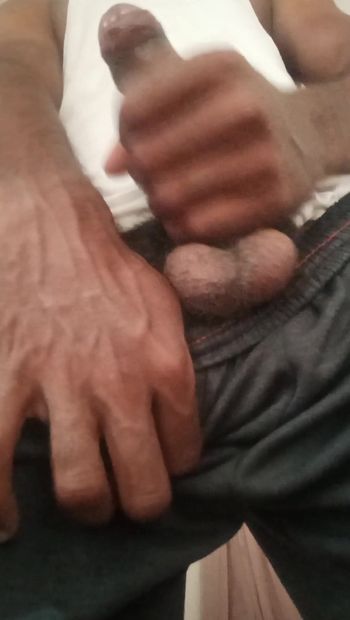 Un garçon desi masturbe une grosse bite, suce et se branle