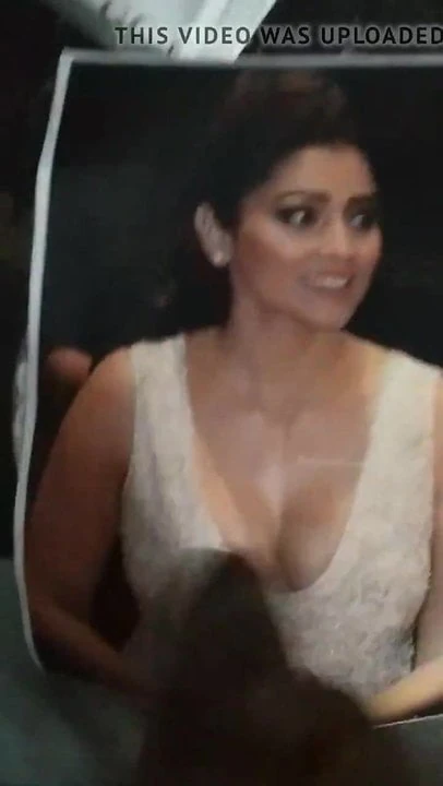 Cum tribute to shriya #Thalaivi