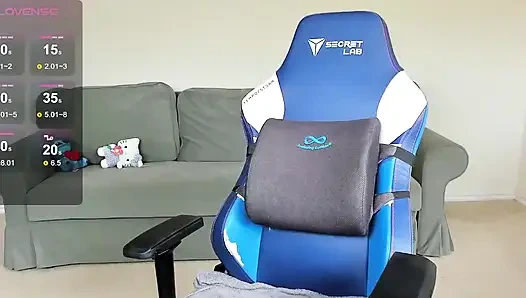 Muncrat bermain denganku