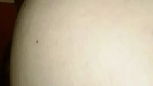 Моя шлюха с большой задницей скачет на себе