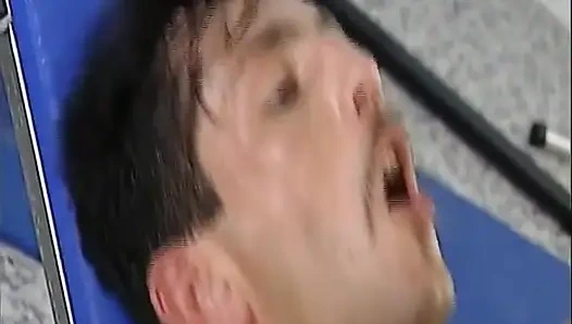 Немецкая блондинка-пума использует игрушки и делится в винтажном тройничке ЖЖМ