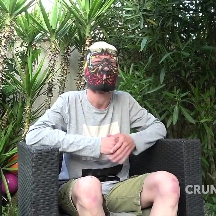 Dmimitrii在花园里被年轻的直男twink干