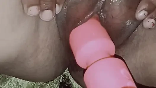 Baal saf karte huye bhabhi ji apni jhahate banate hai
