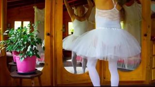 Una pequeña bailarina inocente