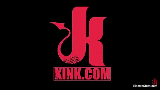 Roxy Rayes klaffendes arschloch nimmt Stanley mit leichtigkeit