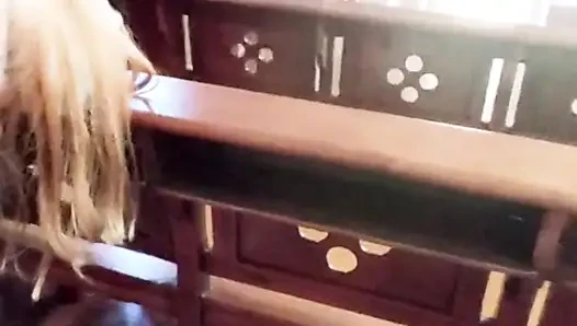 Azgın kız kilisede Tanrı yerine amını düşünüyor