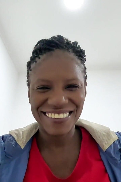 Quikie di Angola semasa menunggu Teksi untuk pergi ke Lapangan Terbang.