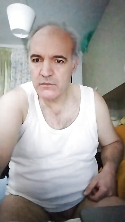 Я дрочу членом, как только открываю глаза, каждое утро