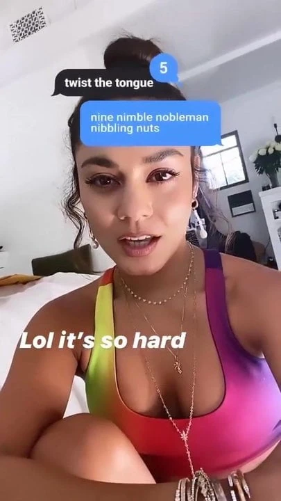 Vanessa Hudgens делает скручивания языка на TikTok, 5-12-2020