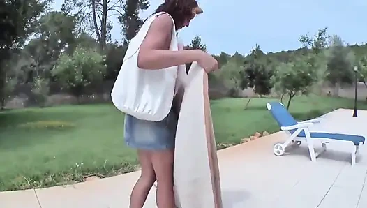 Genç amatör sürtük büyük bir yarakla sikiliyor ve ağzına boşalıyor ve sakso çekiyor