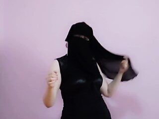 Арабский мусульманский танец - горячая и сексуальная