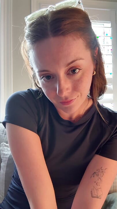Hottie in Glasses Tells You How to Stroke!