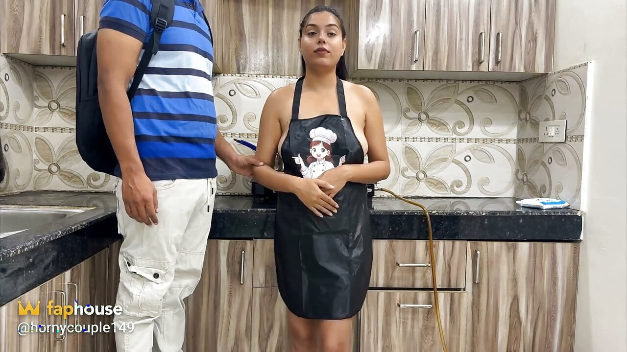 MILF Sara Caught Naked in the Kitchen! Stepson Banged Her Hard! Hindi