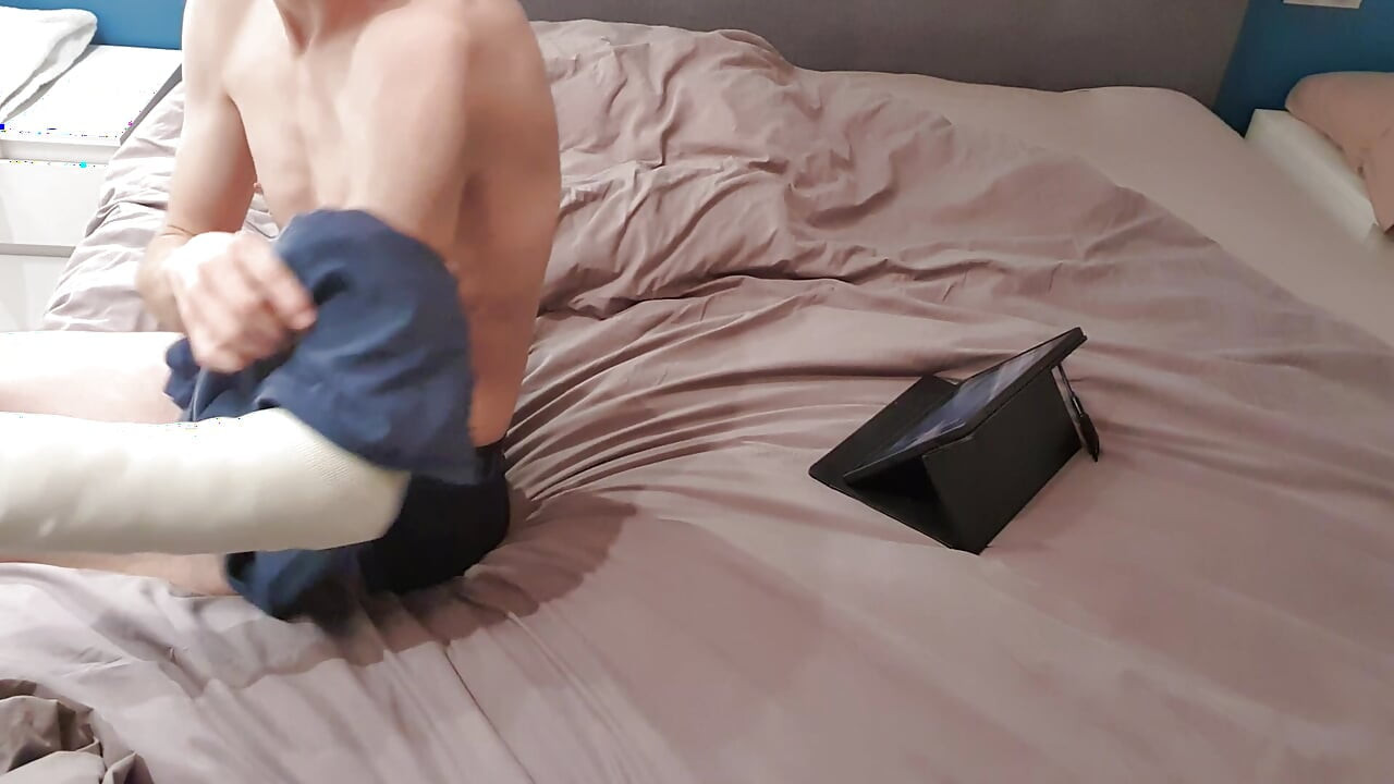 Long Arm Cast -  Masturbation ejaculation - BIG Dick - Cast fetish - Platre au platre