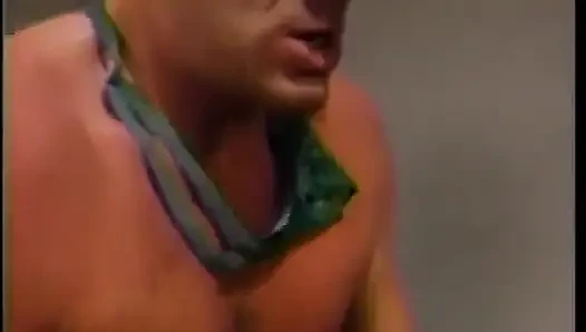 Geiler mann fickt atemberaubende blonde floozie mit dicken möpsen montana gunn auf seinem arbeitstisch