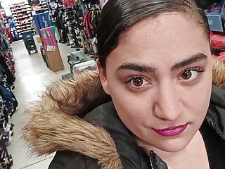 Gadis panas di toko umum – vagina basah sialan dengan dildo besar