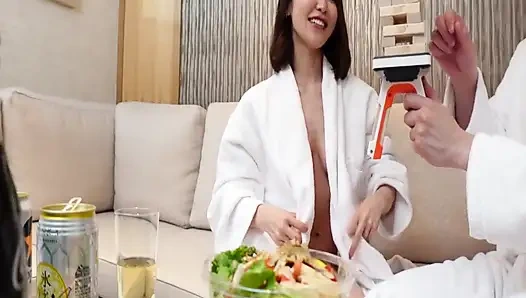 Hotel Rush. İlk saniyeden itibaren kontrolü eline alıyor