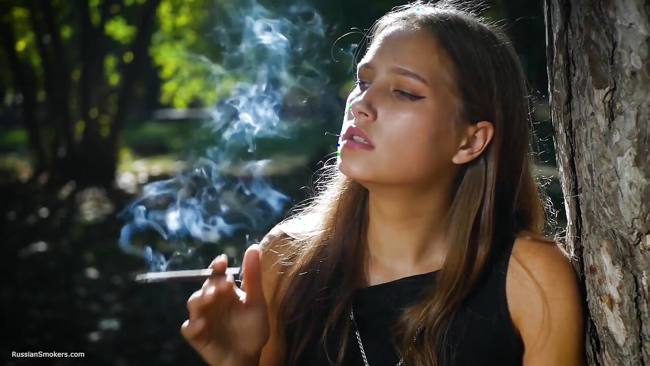 Szexi orosz csaj cigarettázik Beltéri stúdió