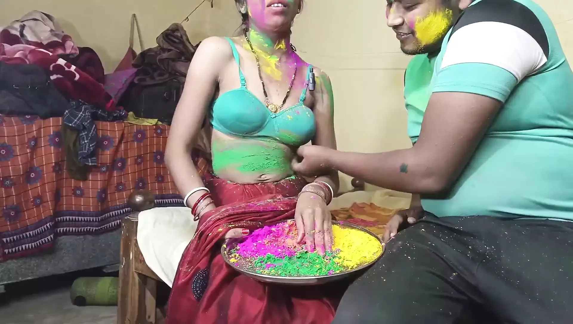 Sundar bhartiy bhabhi ke sath pahli bar holi selibret