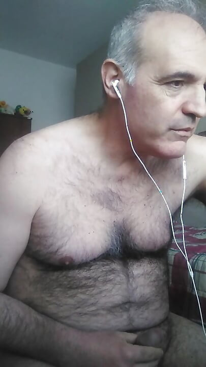 Il patrigno estremamente arrasso e blasfemo vuole montare il figliastro Carlo