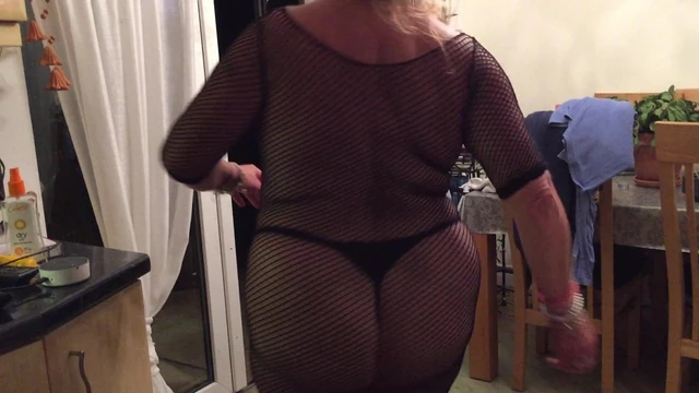 Fishnet Dance 1
