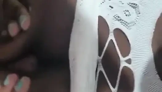 Cewek semok kulit putih dengan toket aduhai lagi asik masturbasi