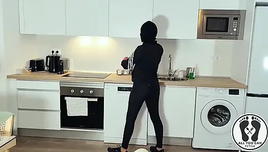 Cewek latina pantat bahenol kepergok di dalam rumah