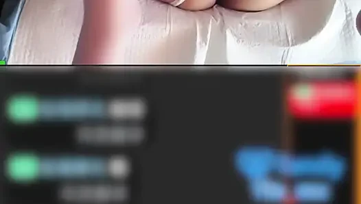 Siaran langsung video guru dibagikan dengan sekelompok pria bernafsu