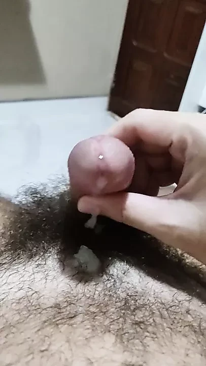 Hairy daddy cumming