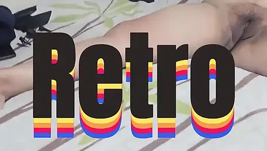 Карлик был голоден, потому что видел, как я мастурбирует свою киску моей игрушкой