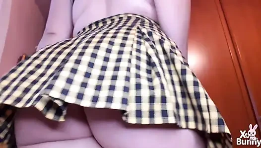 Aku lagi asik jalan pakai celana dalam di balik rokku sampai kentut