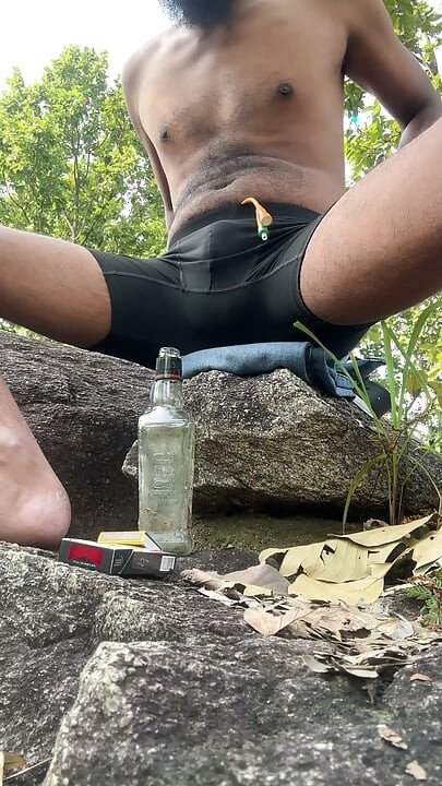 Intenté perforarme la polla al aire libre pero fallé