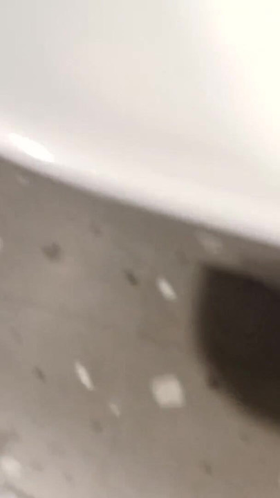 ポルノスターVIPがセルフハンドポンプで|クリップ1